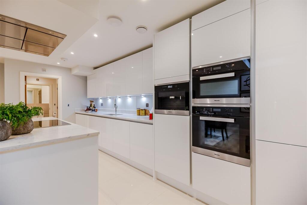 Apartment in London - More