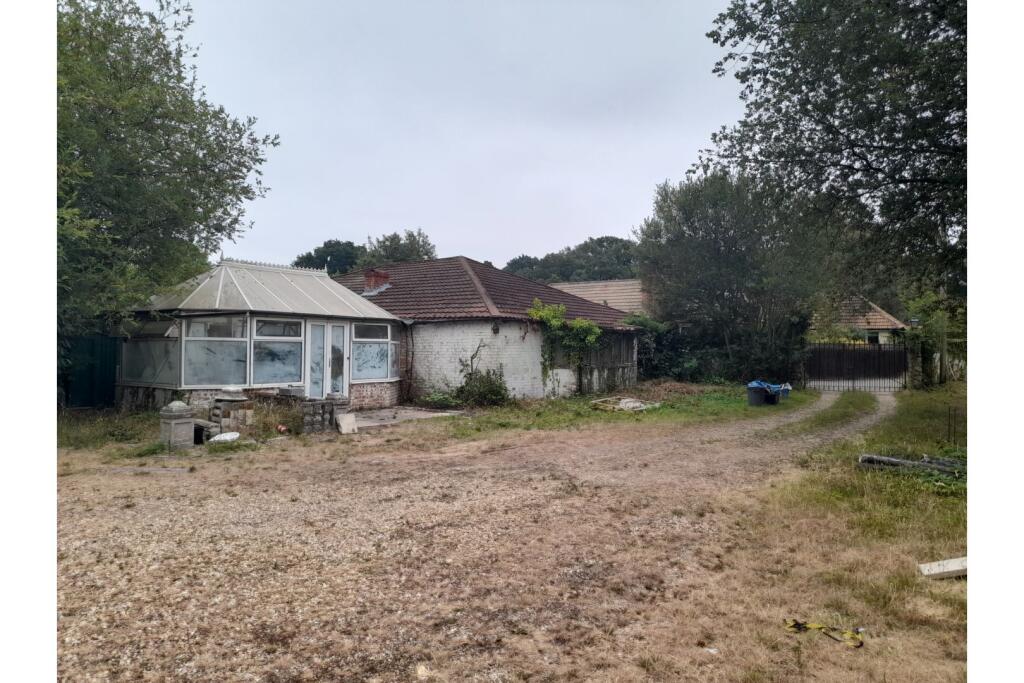 House in Finchampstead - More