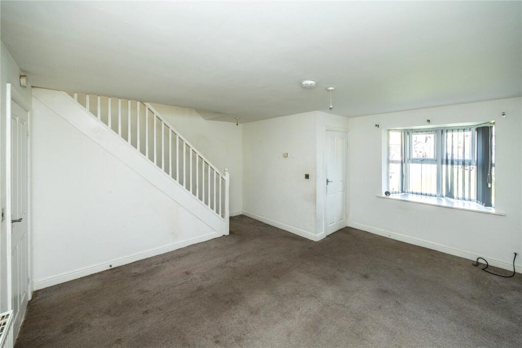 House in Calderdale, Illingworth - View 3