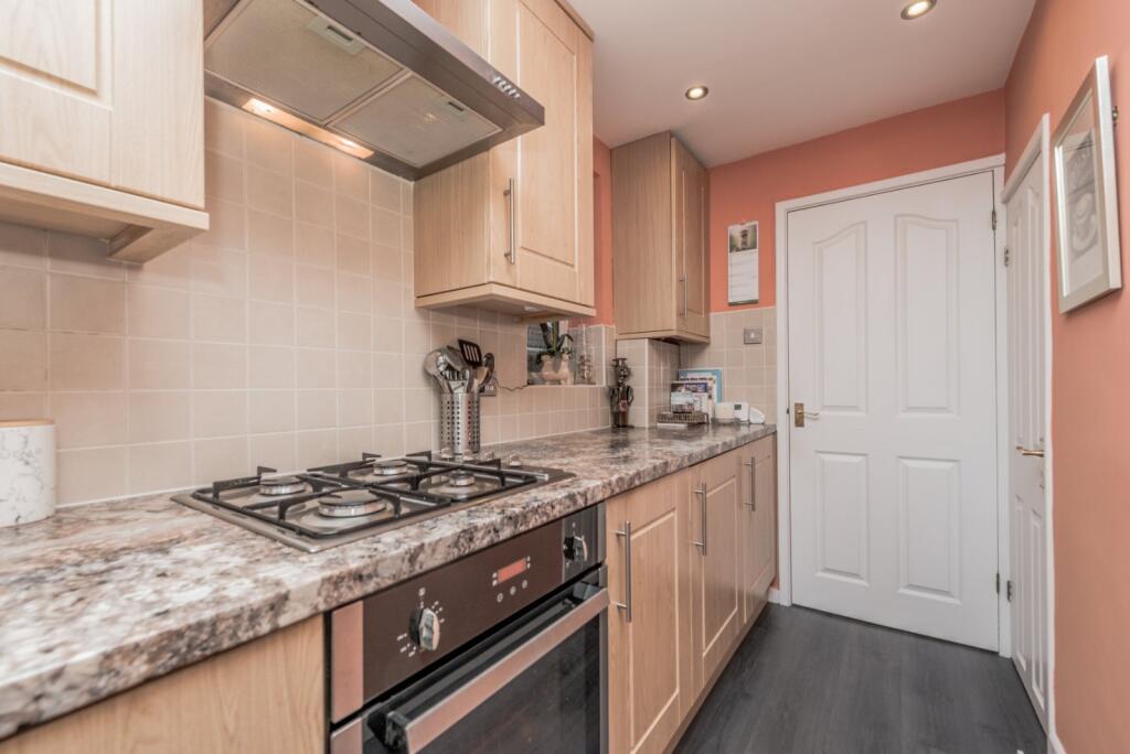 Priestley Avenue, Heckmondwike, West Yorkshire, WF16 photo 4