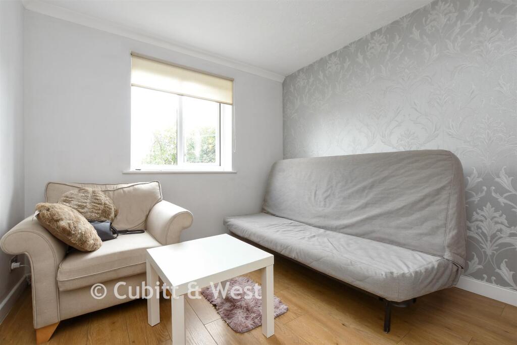 Vicarage Lane, Horley, Surrey photo 2