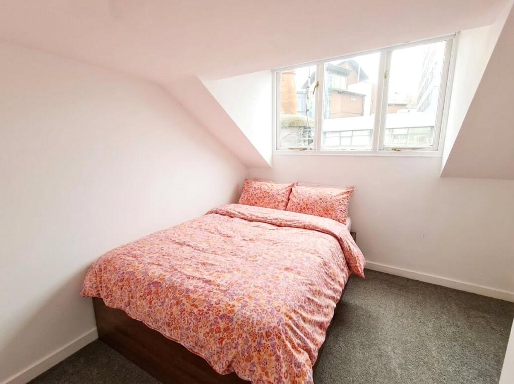 6 bedroom maisonette for rent