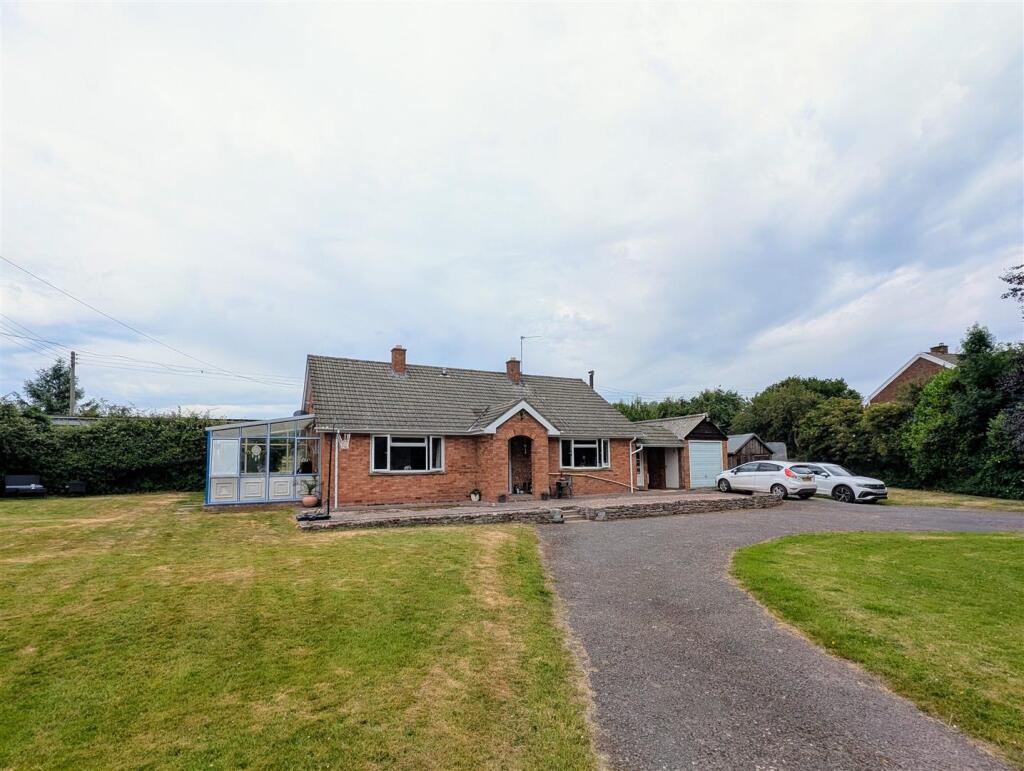 3-bed detached on Grafton, Hereford, £465,000