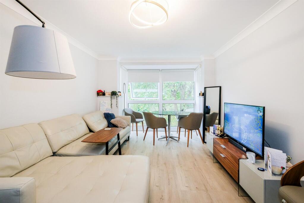 Heath Court, Hollybush Hill, Wanstead photo 4