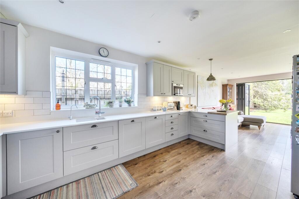 Oak Grange Road, West Clandon, Surrey, GU4 photo 2