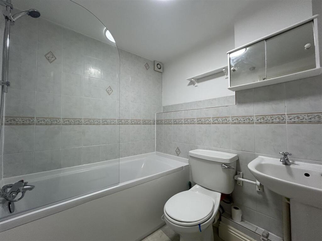 Apartment in Tonbridge and Malling, Brook Street - More