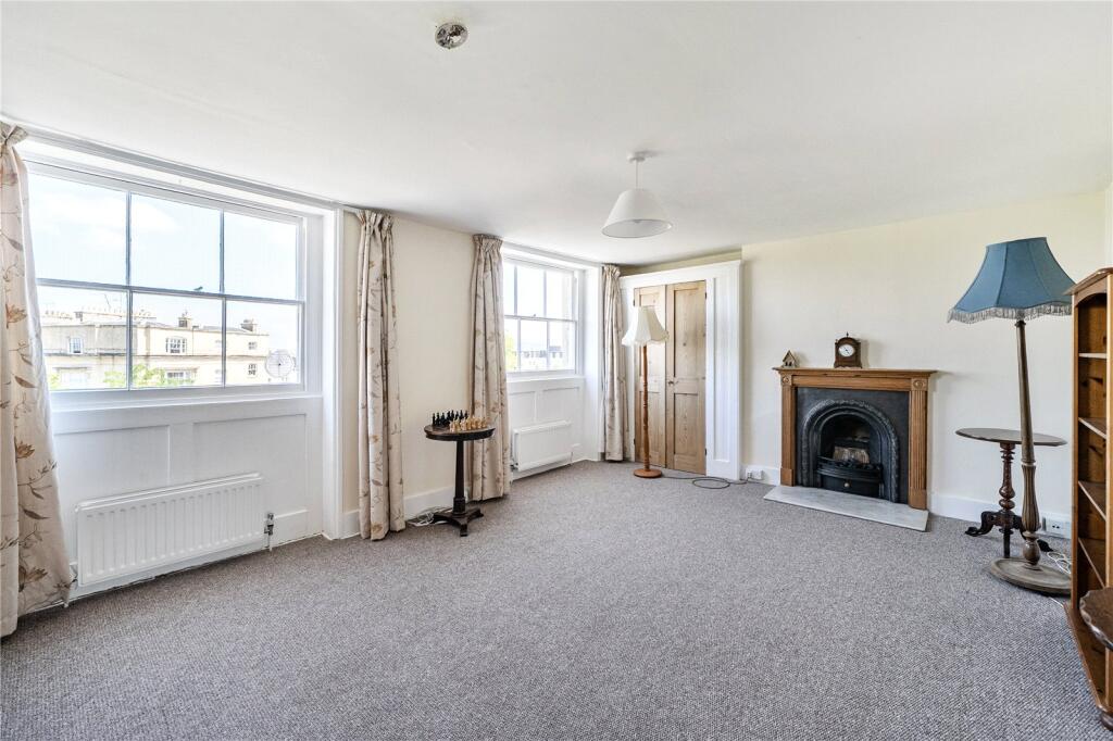 Apartment in Cheltenham, Warden Hill, Montpellier - View 2