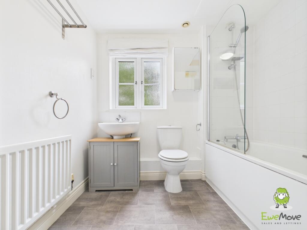 Wiltshire Crescent, Basingstoke, Hampshire, RG22 photo 5