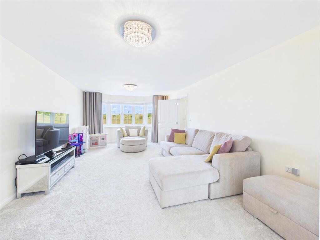 Buddleia Avenue, Streethay, Lichfield photo 3