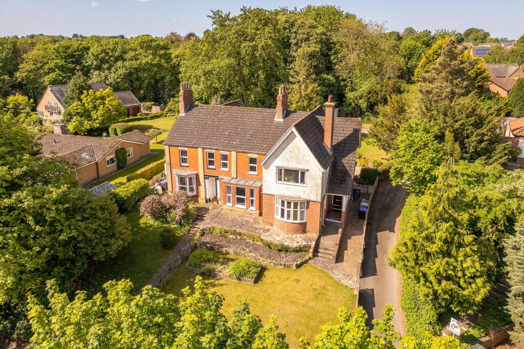 Main image of property: 3 Grimsby Road, Louth, LN11 0ED