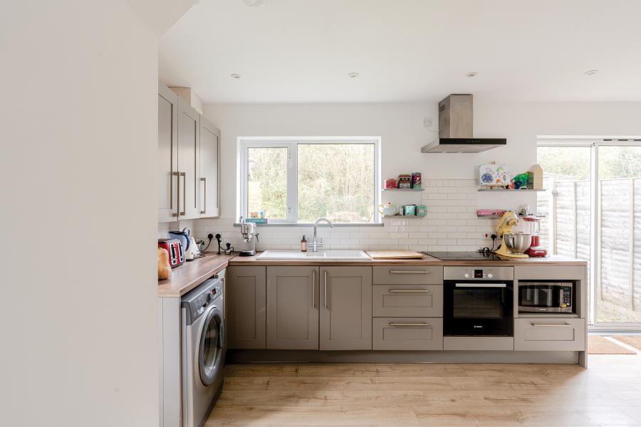 3 bedroom end of terrace house for rent