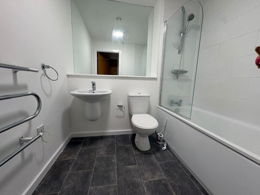 Apartment in Manchester, Hulme - View 5