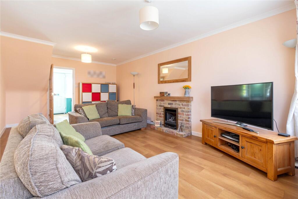 Bledlow Close, Newbury, Berkshire, RG14 photo 3