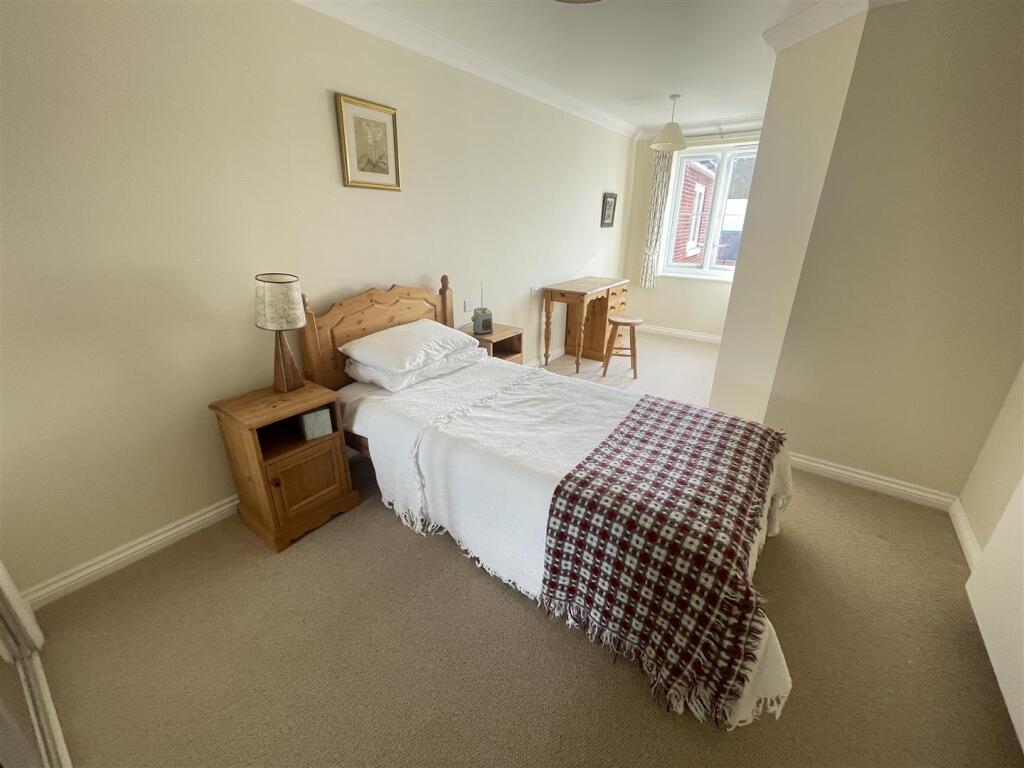 Apartment in Salisbury, Wyndham Park - More
