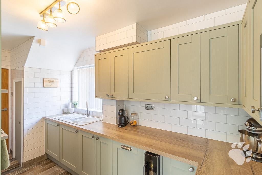 House in Basildon, Vange - More