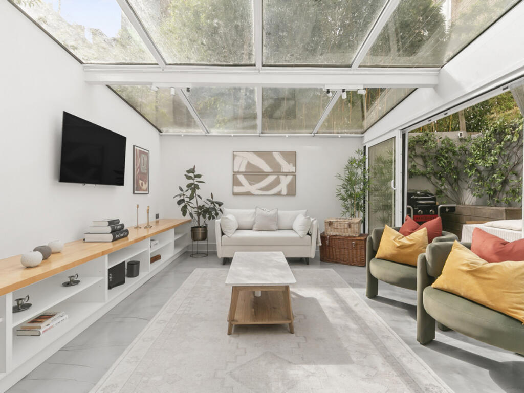 Apartment in London - View 5