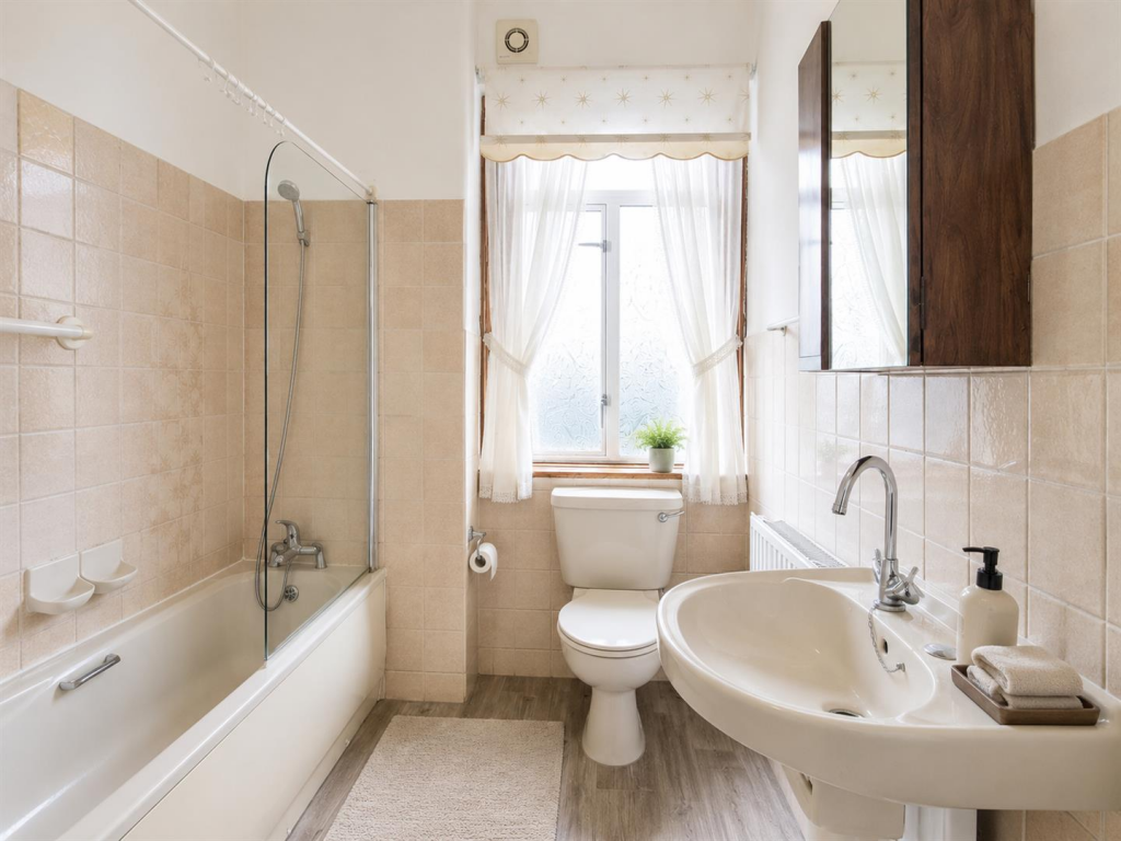 House in London, North London Business Park, Brunswick Park - More