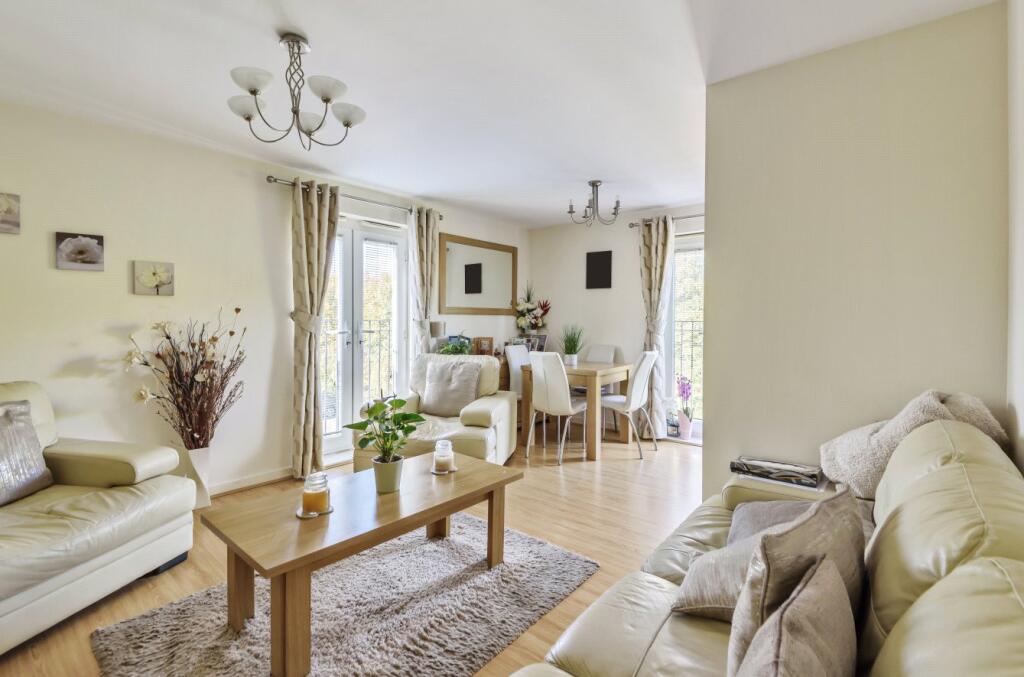 Apartment in Watford, Hertfordshire - More