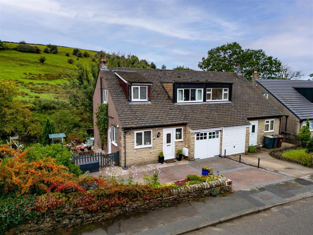 Laneside Road, New Mills, High Peak photo 2