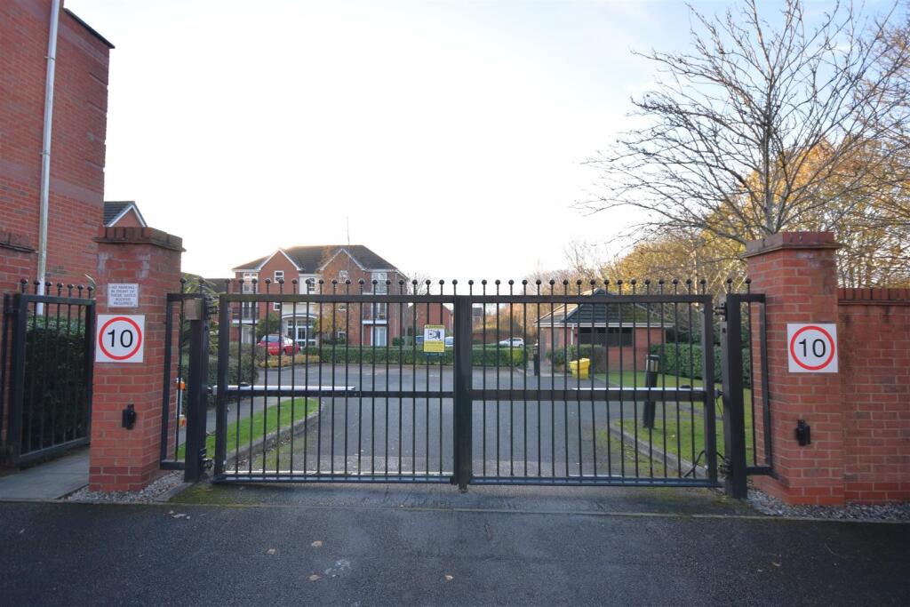 Millfield, Neston photo 2