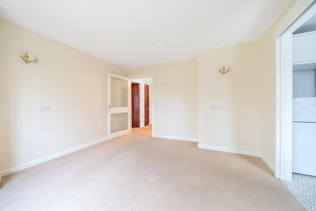 Apartment in Reading - View 2
