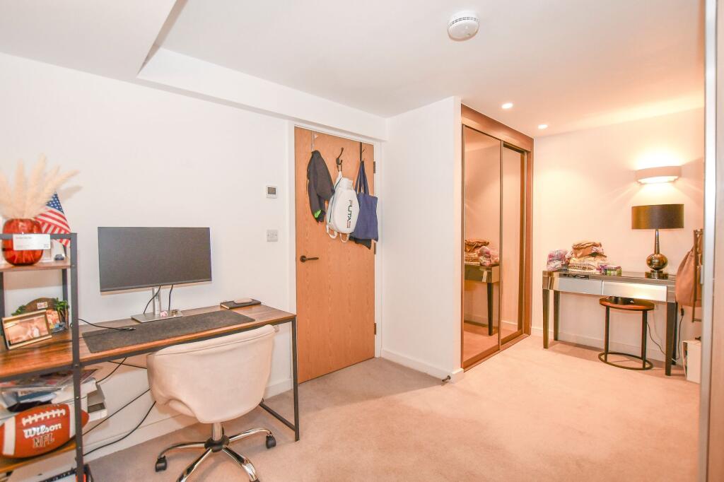 Apartment in St Albans - View 4