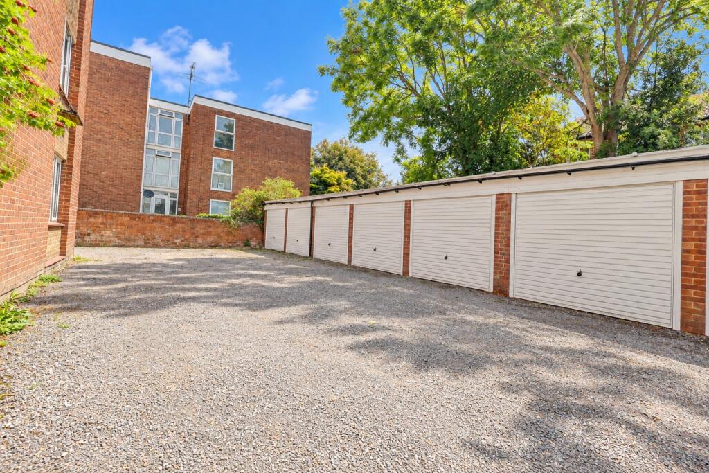 Apartment in Southampton - More