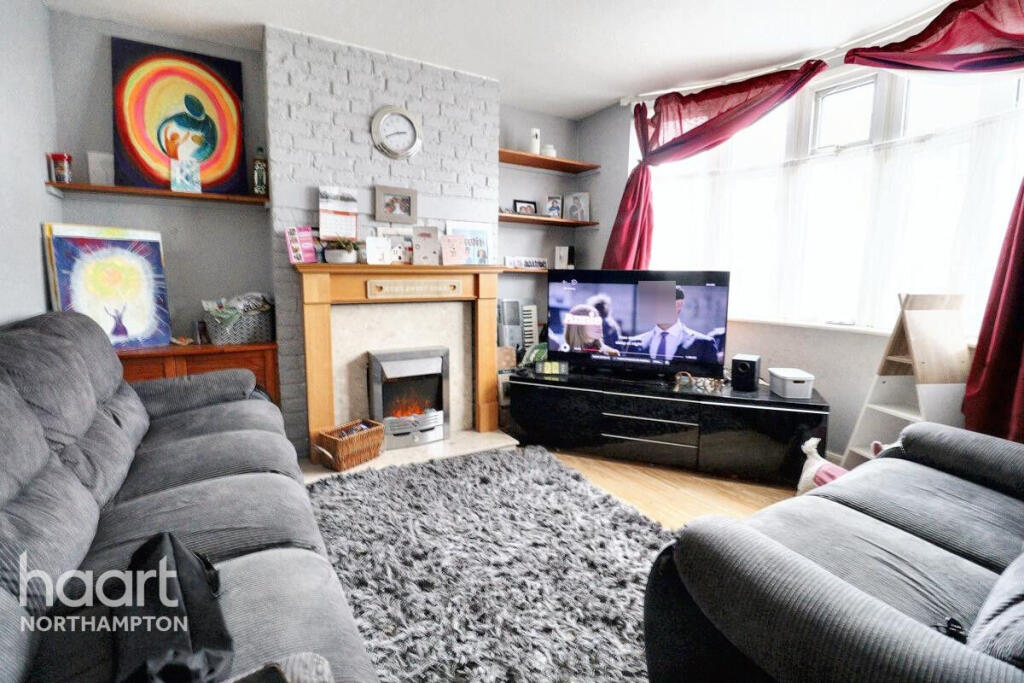 House in Northampton, Queen's Park - View 3