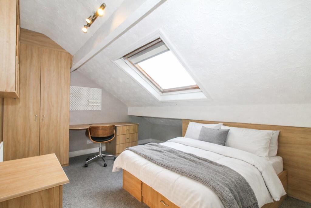 6 bedroom terraced house for rent