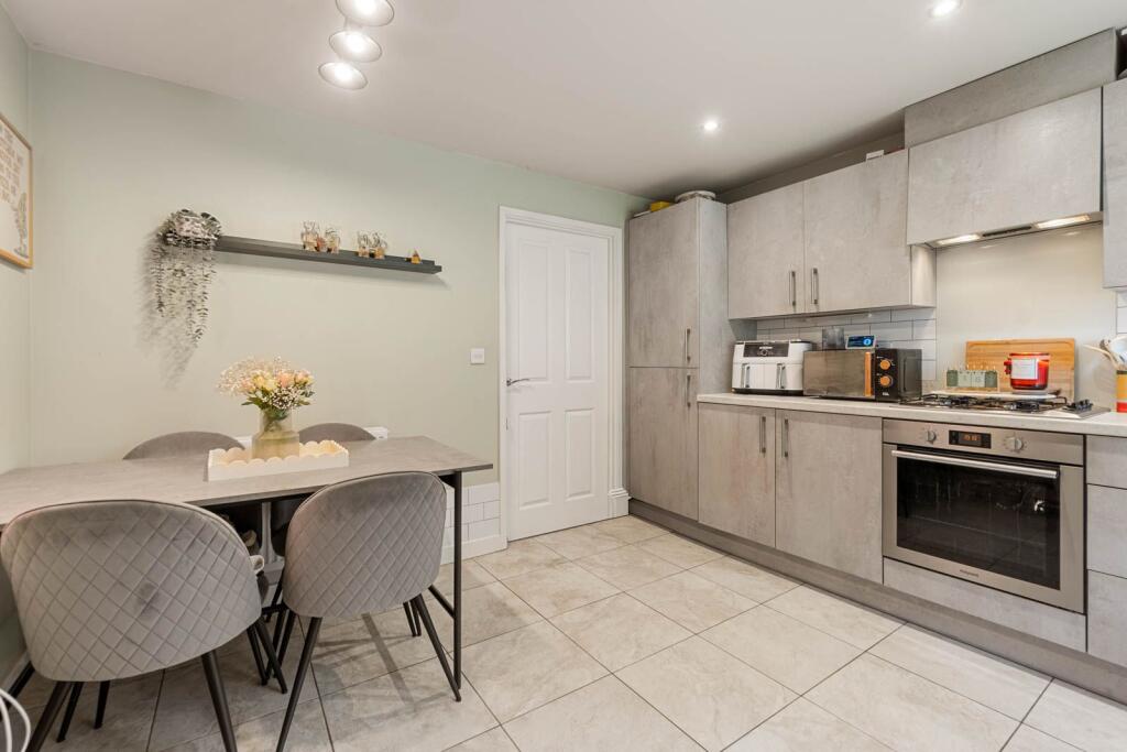 Meadow Walk Drive, Bradford, BD2 photo 5