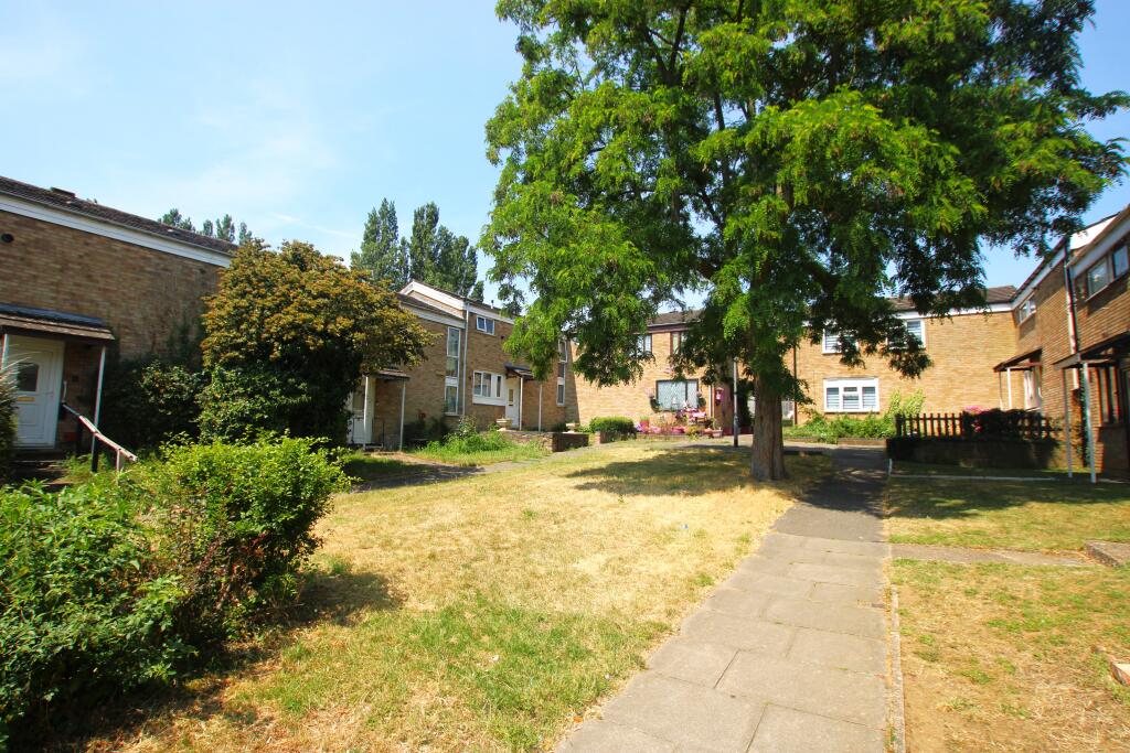 House in Northampton, Wellingborough - View 2