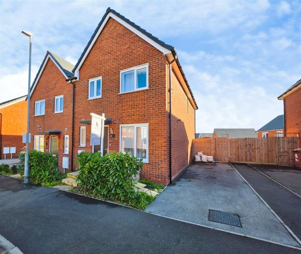 3-bed semi-detached on Percy Curnock Drive, Burslem, Stoke-On-Trent, £200,000