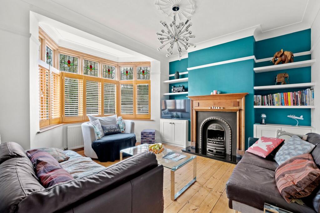 House in Woodford Green, Hale End - View 2