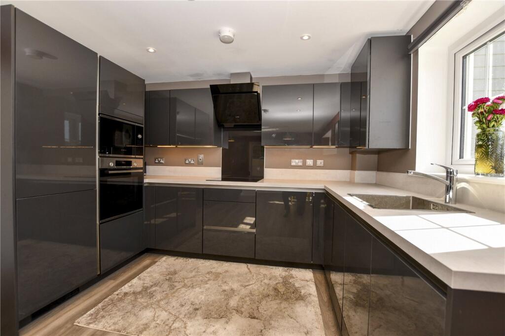 Barns Road, Finchwood Park, Wokingham, Berkshire, RG40 photo 4