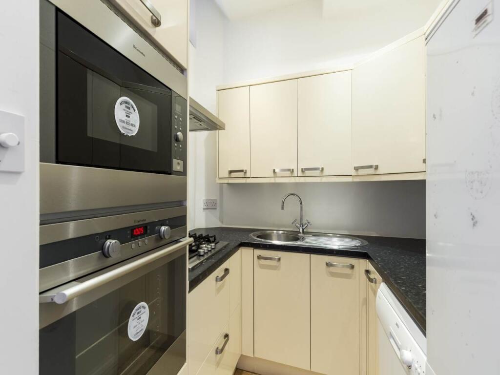 Apartment in London - View 5