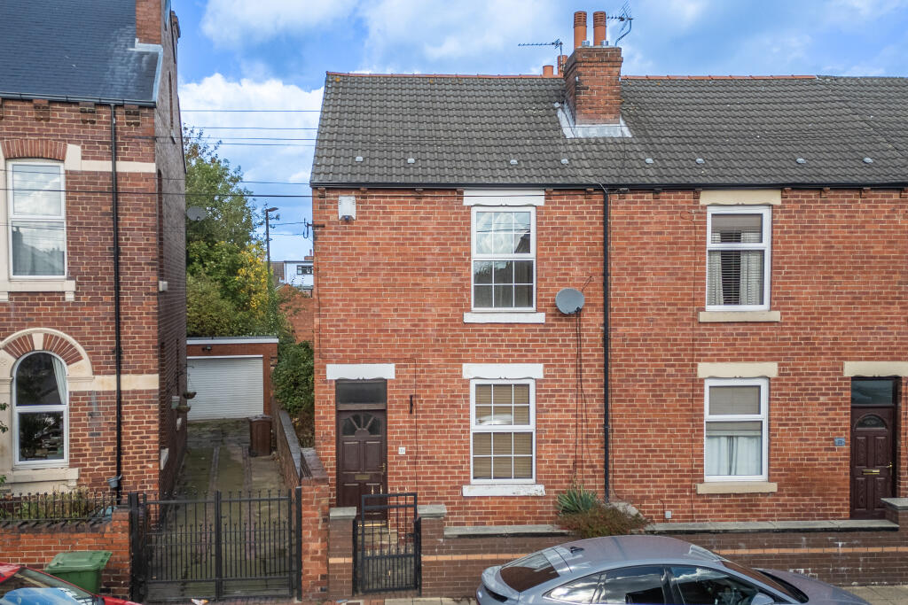 2-bed terraced on Roundhill Road, Castleford, Wakefield, £145,000