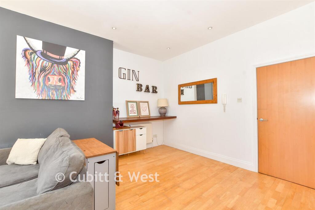 Apartment in Portsmouth - More