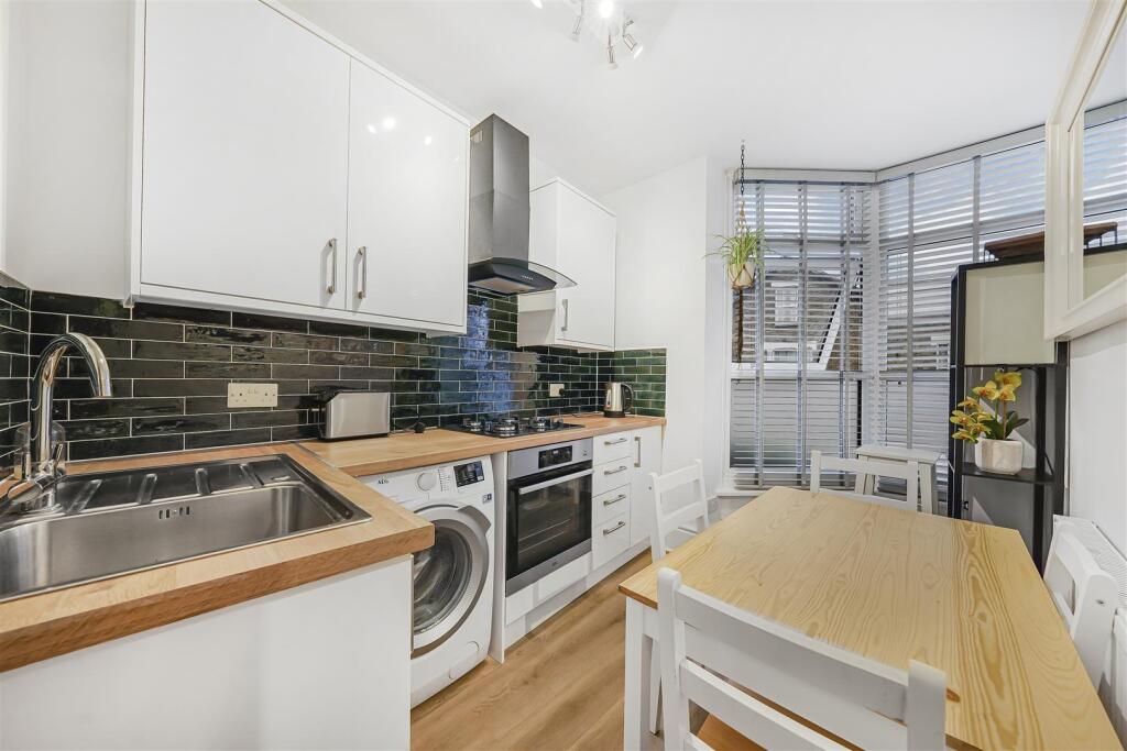 Station Road, North Chingford E4 - View 4