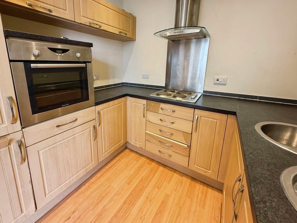 Apartment in Ellesmere Port, Wolverham - View 2
