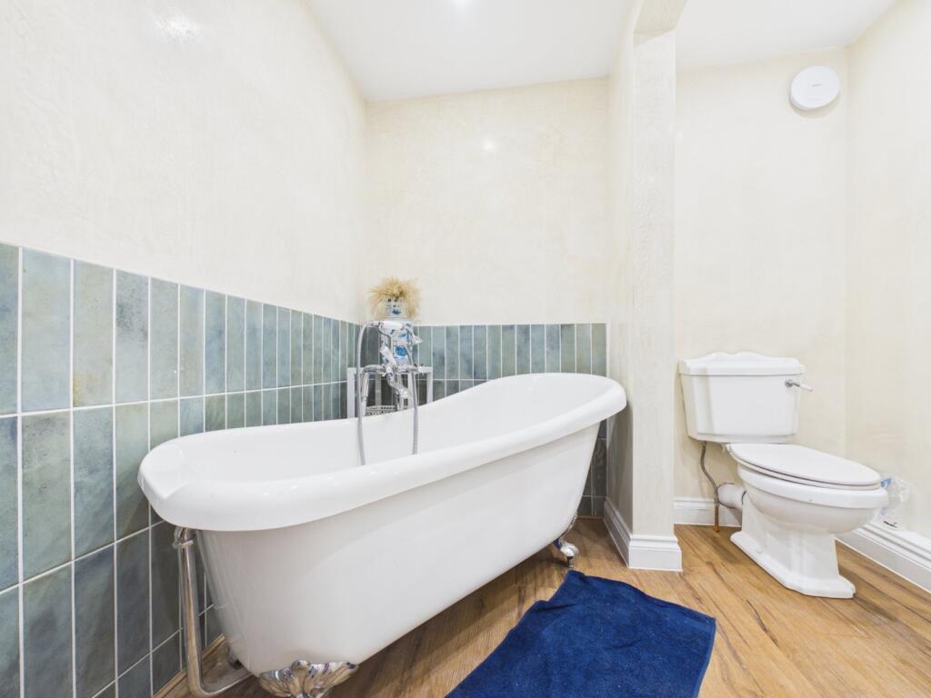 House in Gloucester, Gloucestershire - More