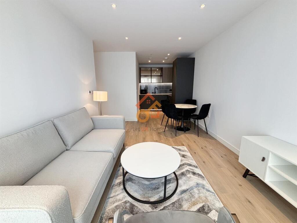 Apartment in Southall, London Borough of Ealing - View 5