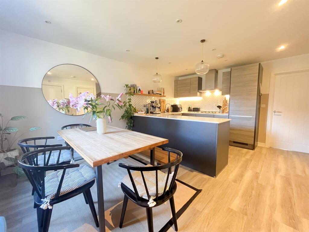 3-bed semi-detached on Spring Close, Horam, Heathfield TN21 0FZ, £350,000