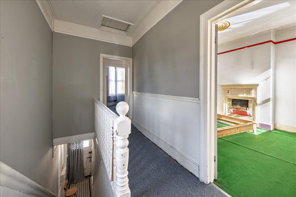 Apartment in London, Silchester Estate, North Kensington - More