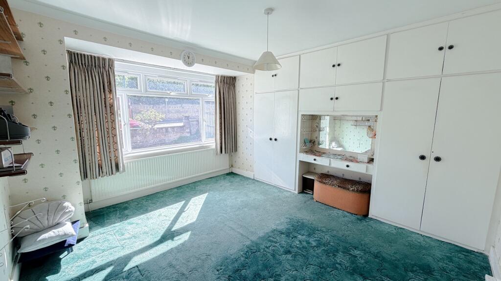 House in Sutton - View 2