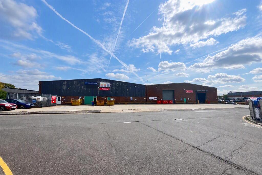 Main image of property: 25-27 Robjohns Road, Widford Industrial Estate, Chelmsford, Essex CM1