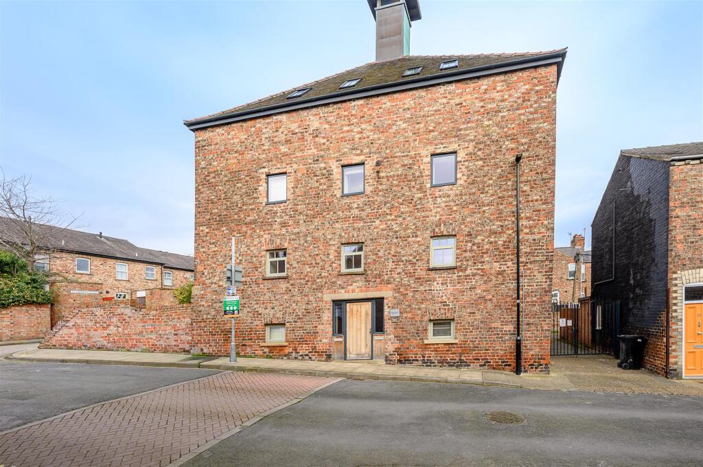 Main image of property: Clementhorpe Maltings, Lower Ebor Street, York, YO23 1AY