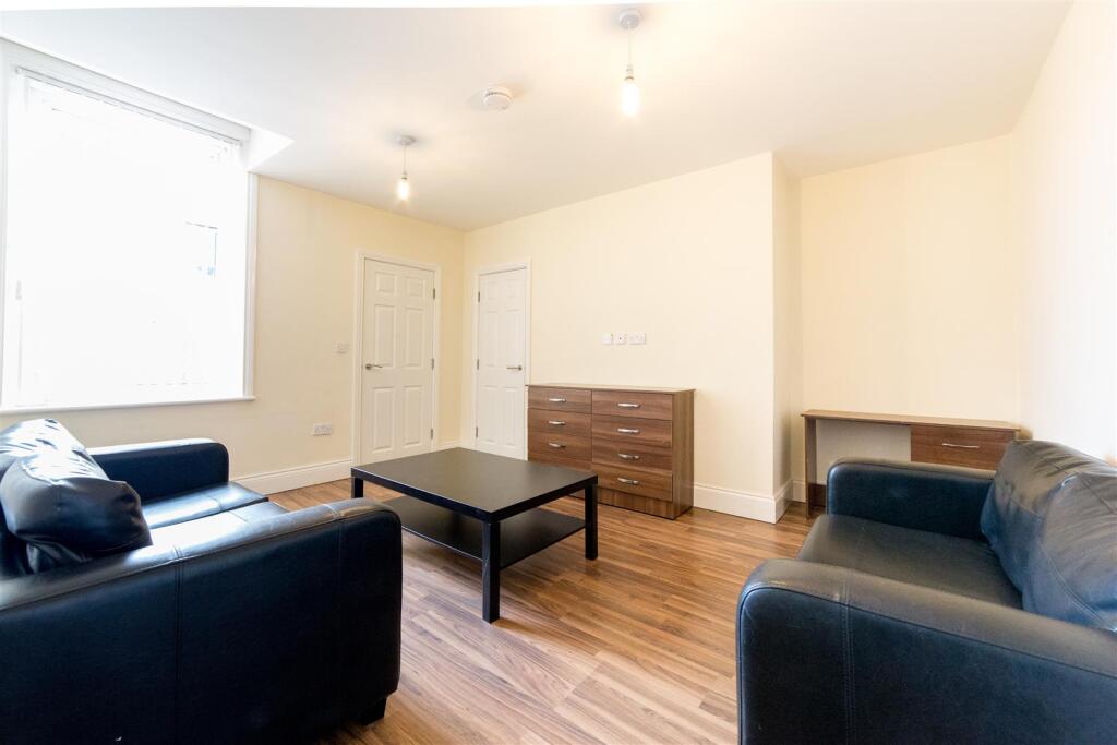 Apartment in Newcastle upon Tyne - View 4