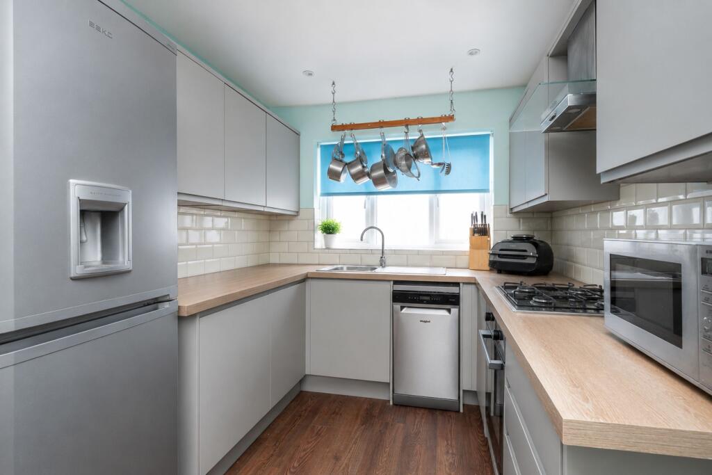 Five Oaks, Caddington, LU1 photo 3