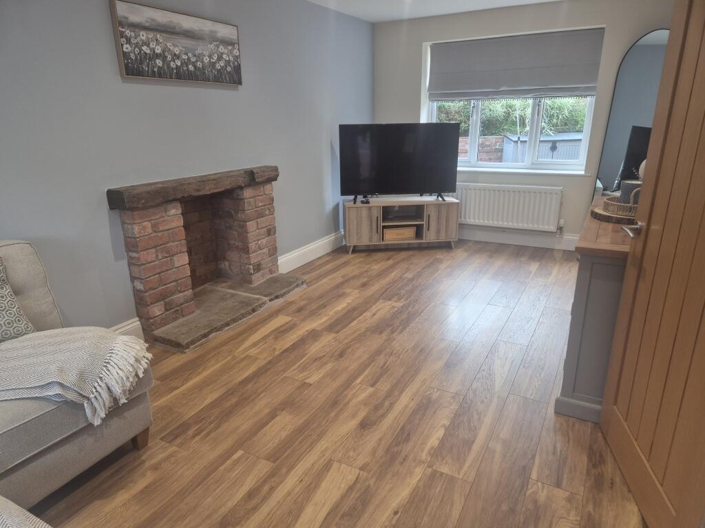 House in Frodsham, Kingsley - More