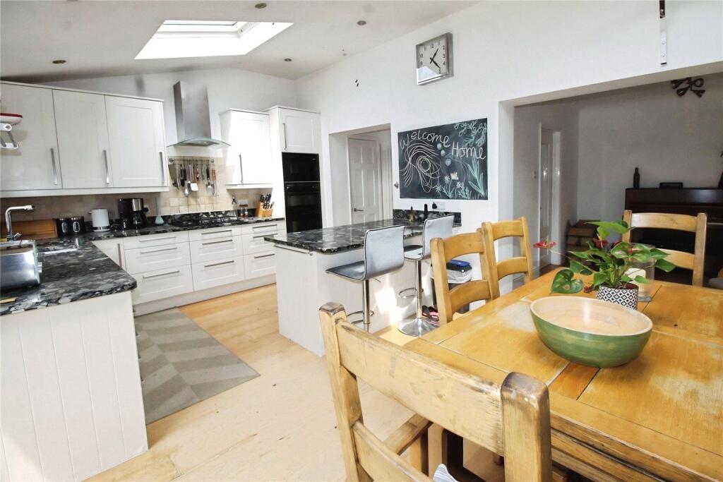 Brentwood Road, Ingrave, Brentwood, Essex, CM13 photo 3